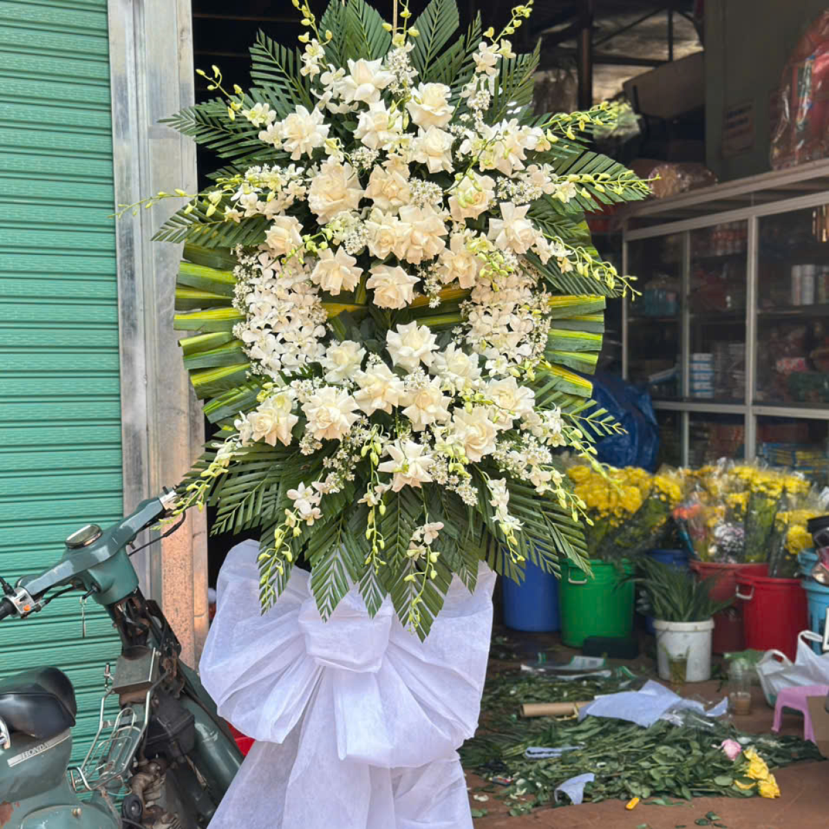 Kệ Hoa Chia Buồn giá trên 1tr