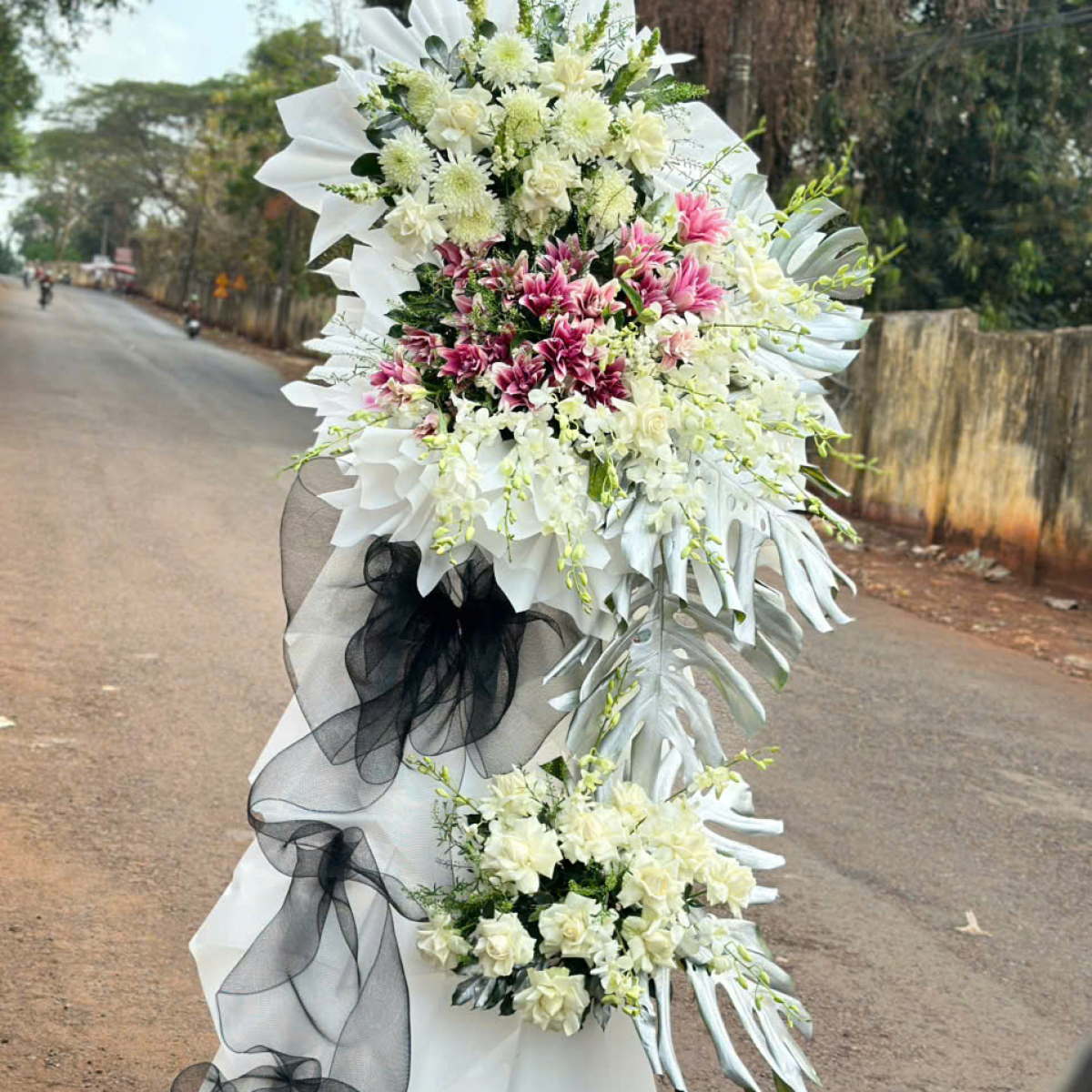HOA VIẾNG TẠI LỘC NINH